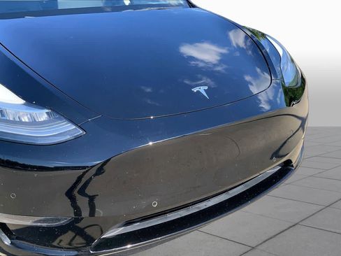 Used 2021 Tesla Model Y Long Range AWD/4WD image 29