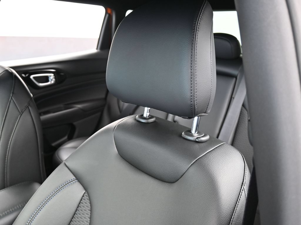 New 2026 Jeep Compass Latitude AWD/4WD image 16