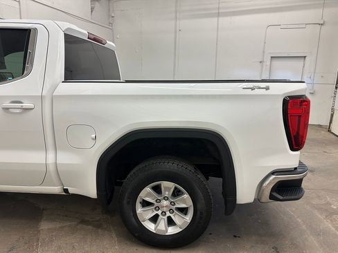 Used 2022 GMC Sierra 1500 SLE AWD/4WD image 17