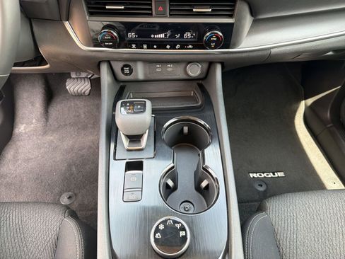 Used 2025 Nissan Rogue SV image 24