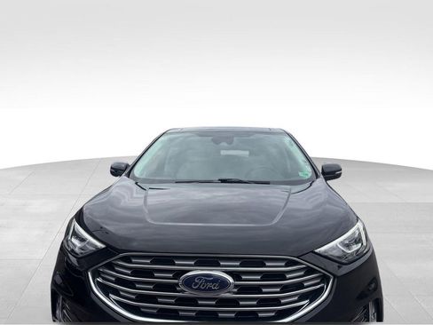 Used 2021 Ford Edge Titanium image 3