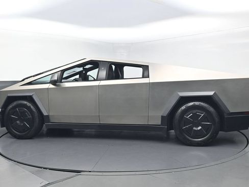 Used 2024 Tesla Cybertruck AWD Crew Cab image 7