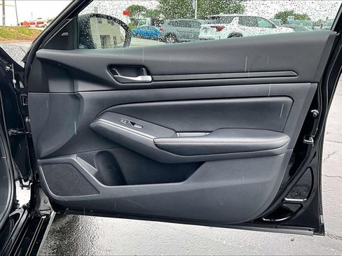 Used 2025 Nissan Altima 2.5 SV FWD image 26