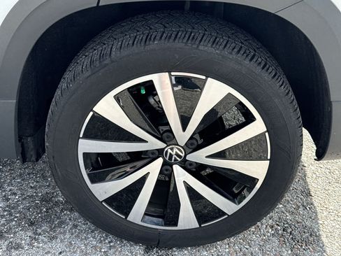 Used 2024 Volkswagen Taos SE FWD image 20