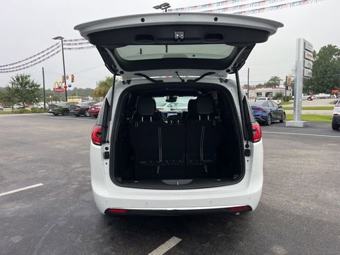 New 2026 Chrysler Pacifica Select image 19