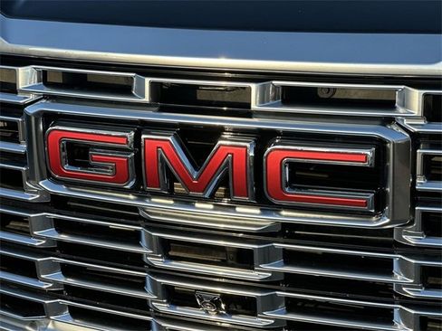Used 2025 GMC Yukon Denali image 30