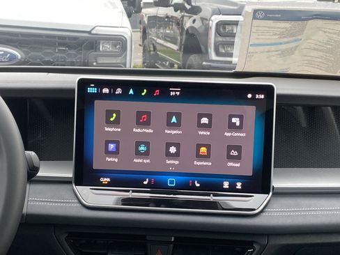 New 2025 Volkswagen Tiguan SE image 19