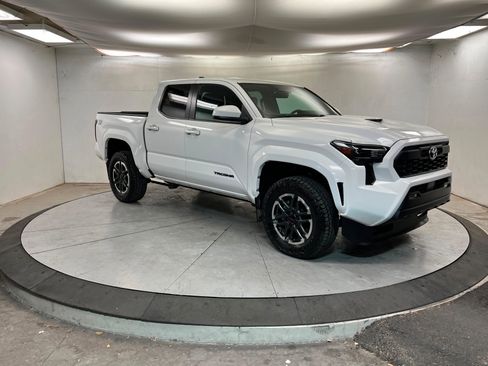 Used 2024 Toyota Tacoma TRD Sport image 7