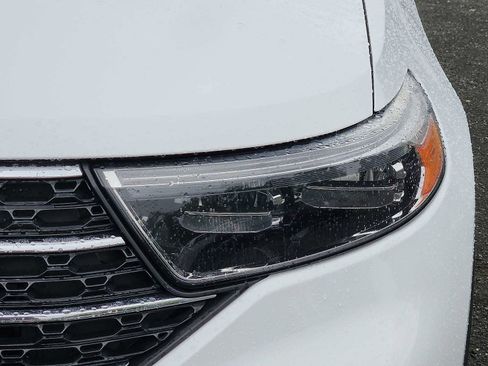 Used 2022 Ford Explorer XLT w/ Equipment Group 202A image 9