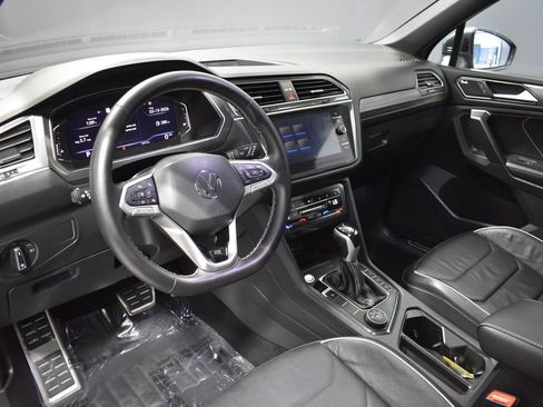 Used 2023 Volkswagen Tiguan SEL R-Line image 4