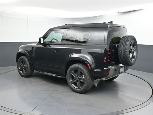 Certified 2025 Land Rover Defender 90 X-Dynamic SE image 3