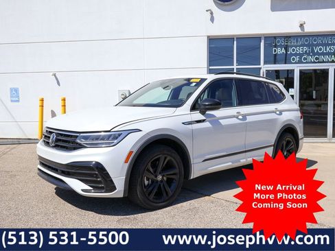 Used 2023 Volkswagen Tiguan SE R-Line image 1