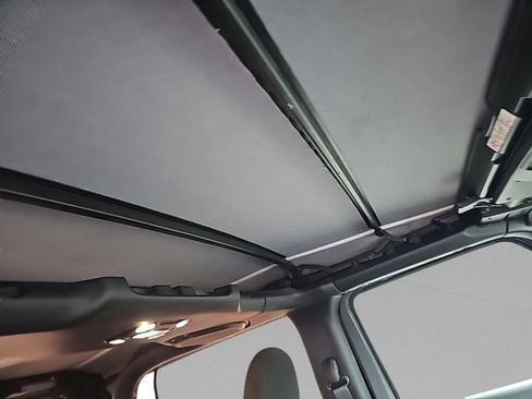 Used 2020 Jeep Wrangler Sport image 34