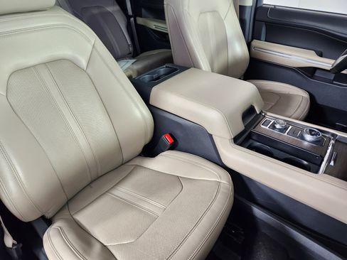 Used 2023 Ford Expedition Max Limited image 10