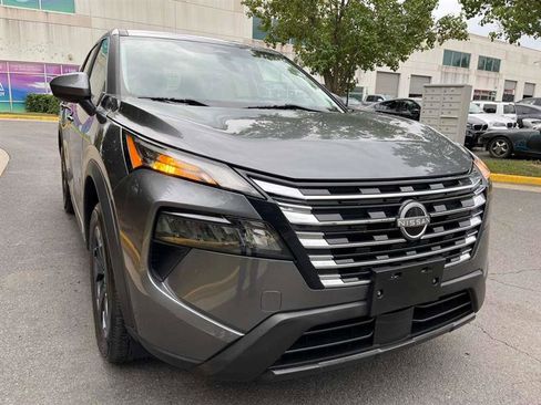 Used 2024 Nissan Rogue SV image 50
