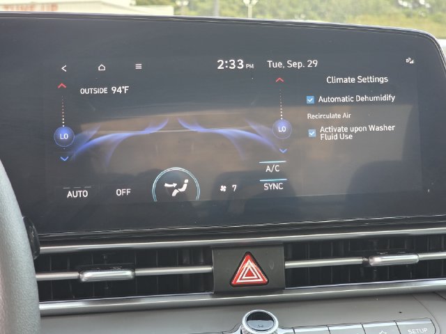 Used 2024 Hyundai Elantra SEL FWD image 11
