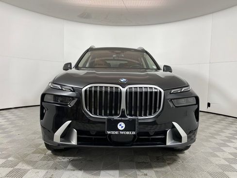 Used 2024 BMW X7 xDrive40i w/ Premium Package image 2