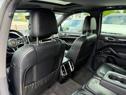 Used 2017 Porsche Cayenne Platinum Edition AWD/4WD image 20