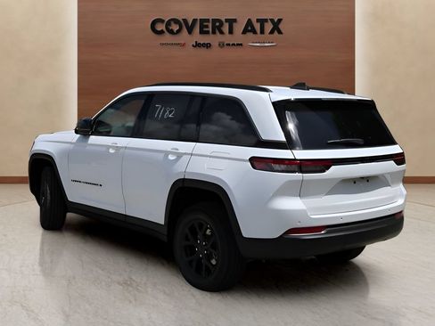 New 2026 Jeep Grand Cherokee Altitude RWD image 3