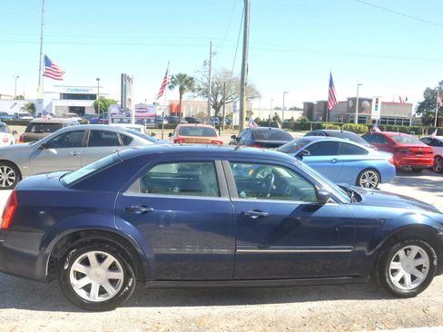 Used 2005 Chrysler 300 Touring w/ Sound Group RWD image 11