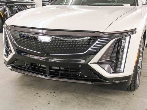 Used 2025 Cadillac Lyriq Sport image 11