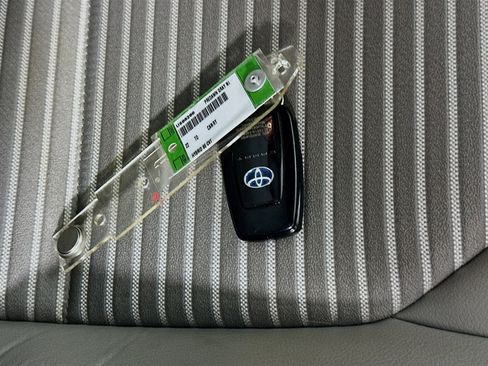 Used 2022 Toyota Camry SE image 33