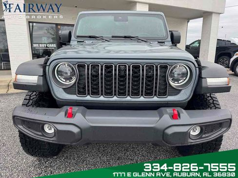 Used 2025 Jeep Gladiator Rubicon w/ Convenience Group image 3
