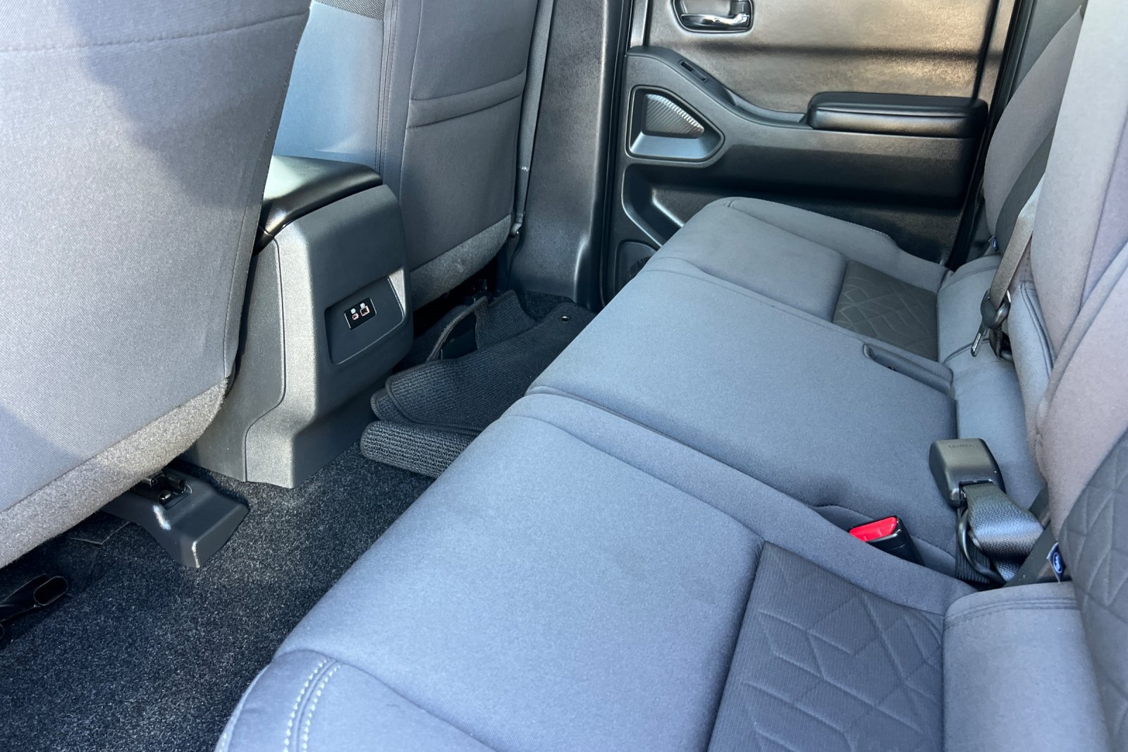 Certified 2025 Nissan Frontier SV w/ Tow Package RWD image 13