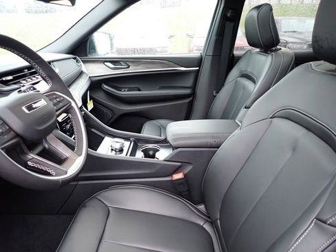 New 2025 Jeep Grand Cherokee Limited w/ MOPAR Finishing Package image 12