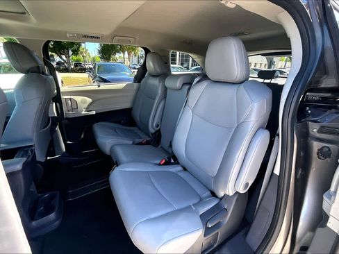 Used 2024 Toyota Sienna XLE FWD image 21