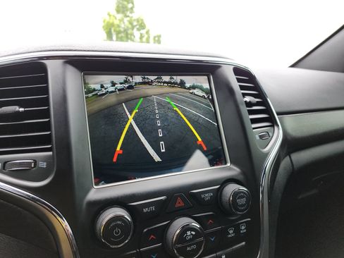 Used 2018 Jeep Grand Cherokee Altitude AWD/4WD image 19