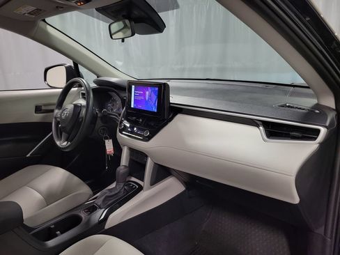 Used 2025 Toyota Corolla Cross L FWD image 28