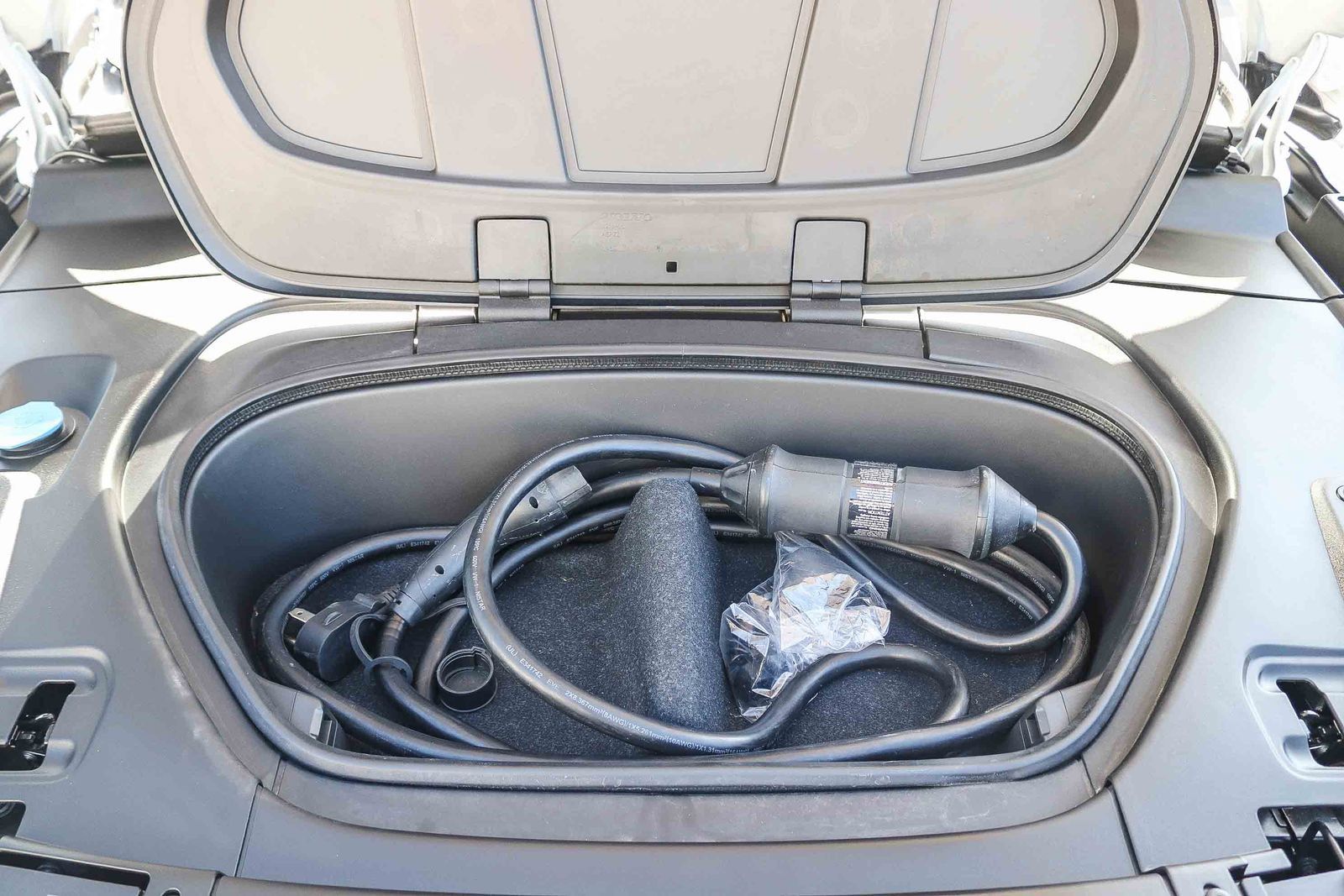 Used 2023 Volvo XC40 Recharge Plus w/ Protection Package Premier AWD/4WD image 31