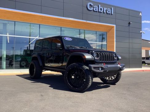 Used 2024 Jeep Wrangler Unlimited Rubicon w/ Technology Group AWD/4WD image 2