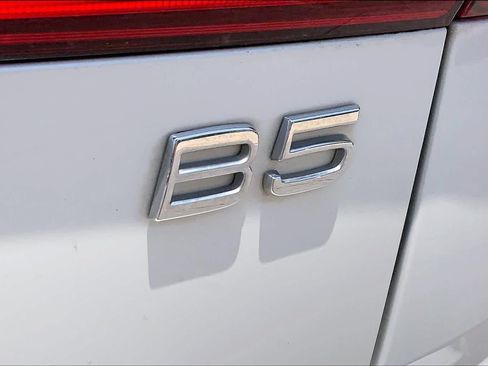Used 2023 Volvo XC60 B5 Ultimate w/ Climate Package FWD image 10