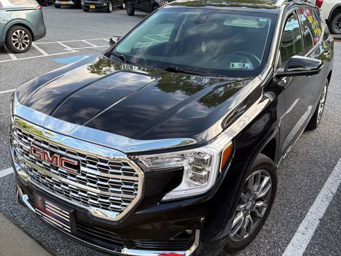 Used 2023 GMC Terrain Denali w/ Denali Premium Package AWD/4WD image 3