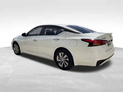 Used 2024 Nissan Altima 2.5 S FWD image 7