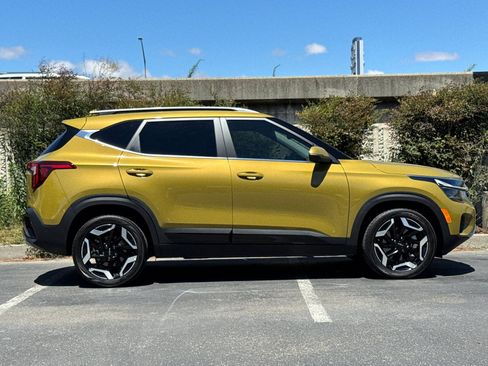 Used 2024 Kia Seltos SX w/ SX Sunroof Package AWD/4WD image 3