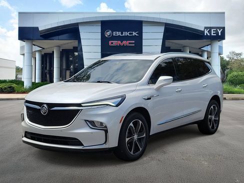 Used 2022 Buick Enclave Essence w/ Experience Buick Package FWD image 2