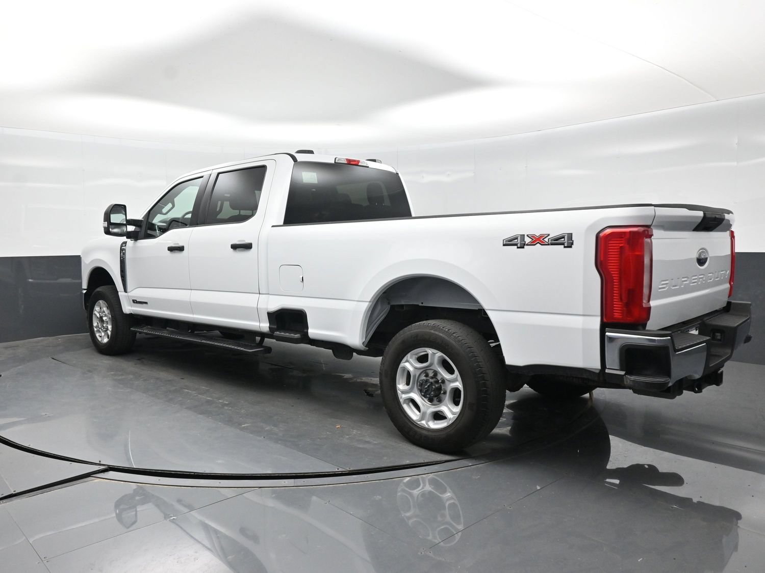 Used 2025 Ford F350 XLT AWD/4WD image 4