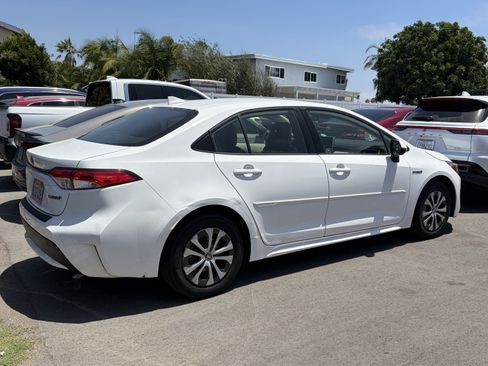 Certified 2021 Toyota Corolla LE FWD image 3