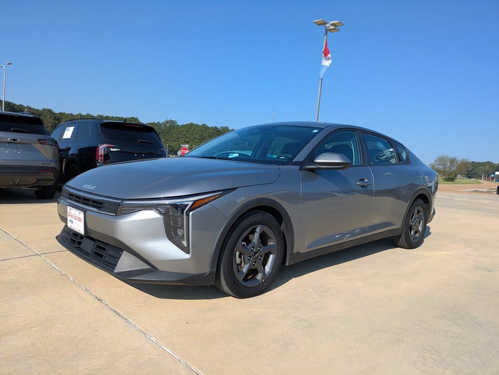 Used 2025 Kia K4 FWD image 1
