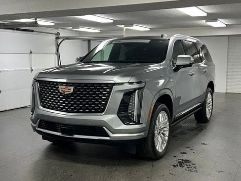 Certified 2026 Cadillac Escalade Luxury AWD/4WD image 1