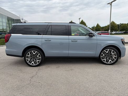 Used 2025 Ford Expedition Max Platinum w/ Platinum Ultimate Package AWD/4WD image 11