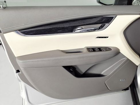 Used 2020 Cadillac XT6 Premium Luxury image 17