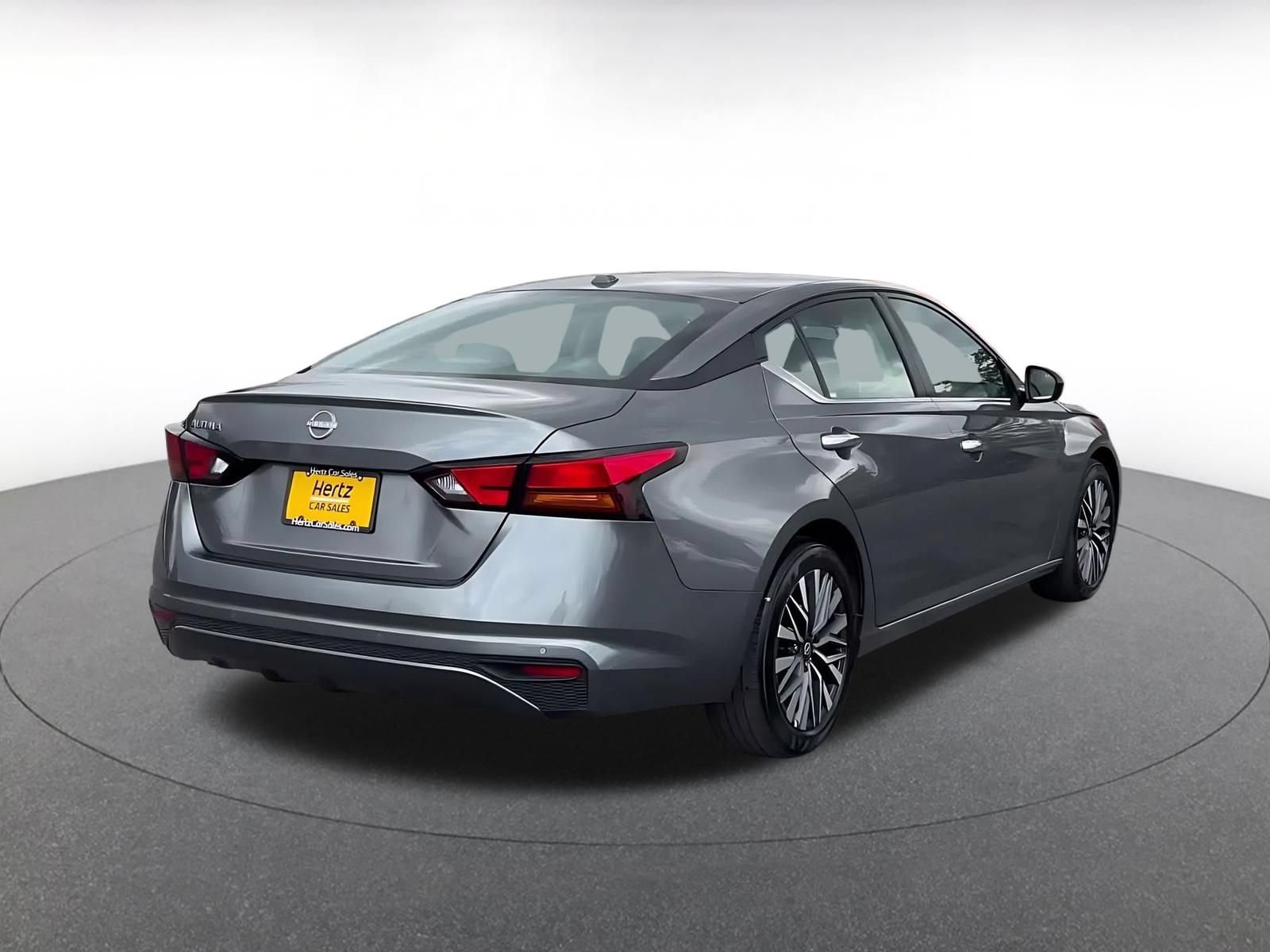 Used 2025 Nissan Altima 2.5 SV FWD image 13