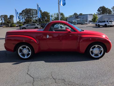 Used 2003 Chevrolet SSR w/ Preferred Equipment Group RWD image 2