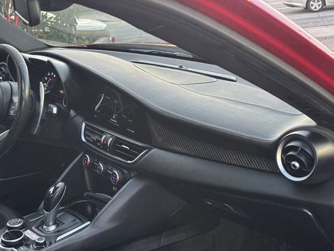 Used 2018 Alfa Romeo Giulia Quadrifoglio w/ Driver Assist Dynamic Package image 21