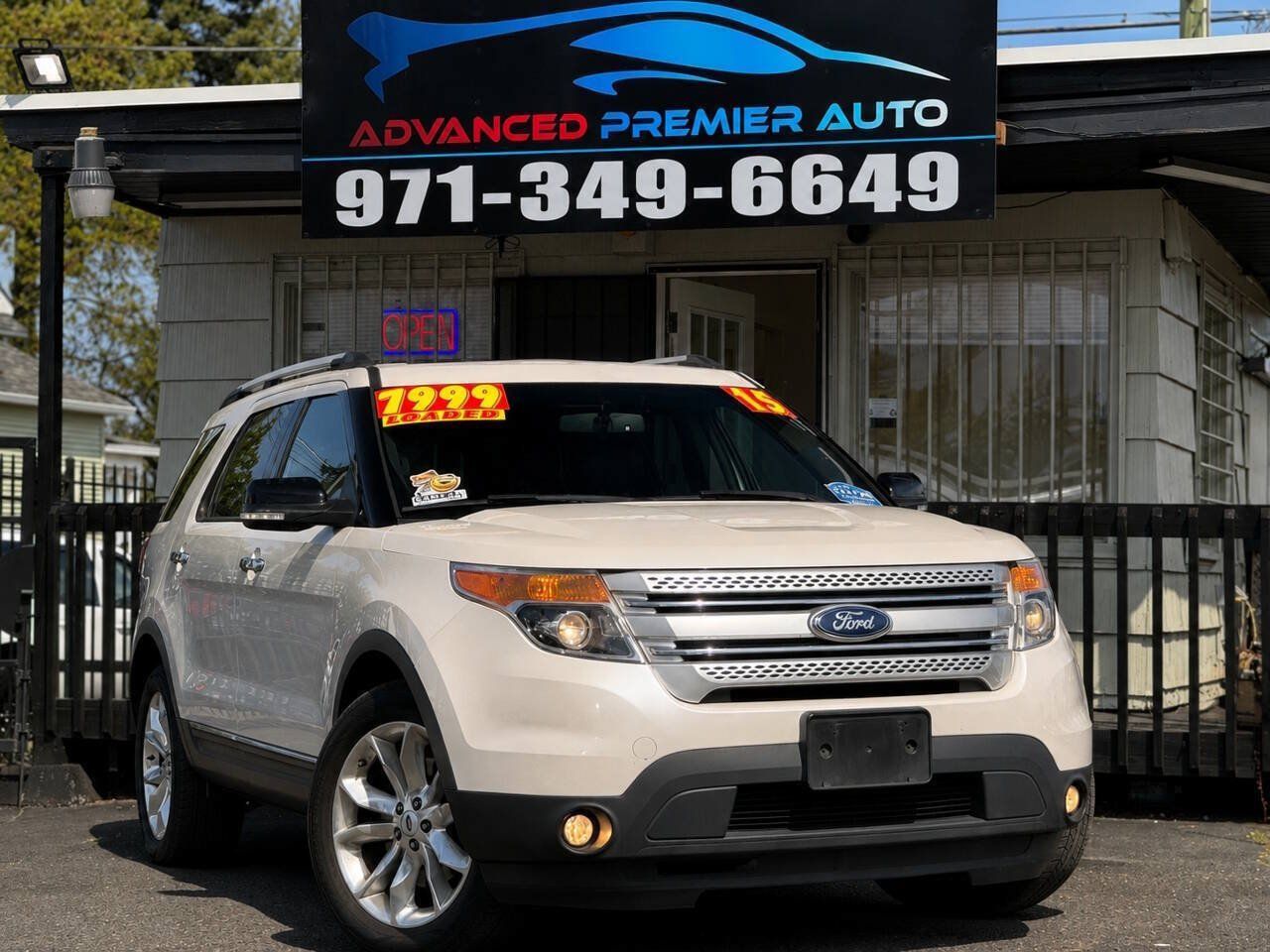 Used 2015 Ford Explorer XLT w/ Equipment Group 202A AWD/4WD image 1