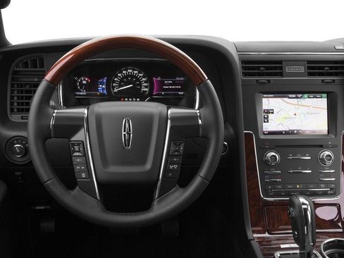 Used 2016 Lincoln Navigator Select RWD image 6